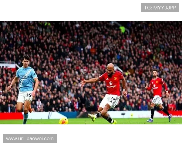 曼联2-0完胜曼城，姆伯莫破门建功